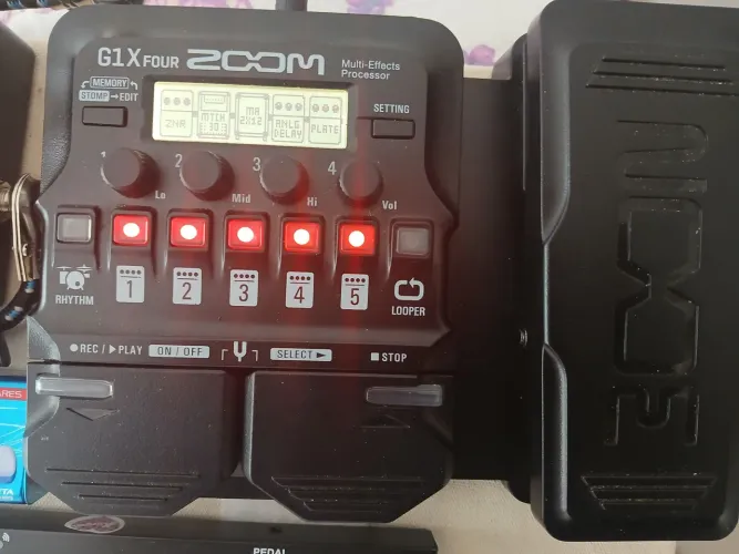 Pedaleira de guitarra ZOOM G1X FOUR