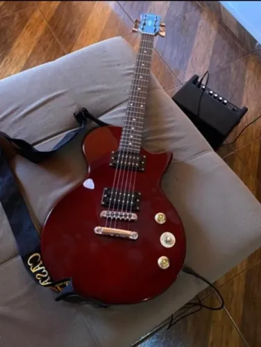 Guitarra modelo Les Paul, marca strinberg, modelo lps200 (KIT COMPLETO)