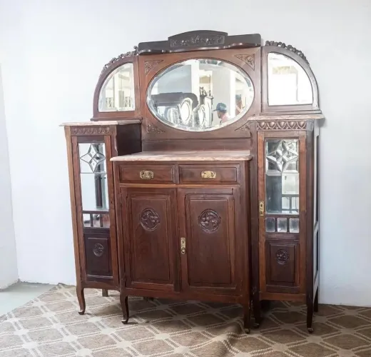 Móveis antigos, Cristaleira Art nouveau