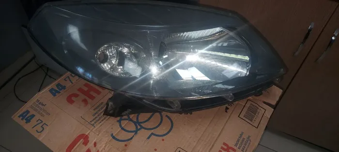Farol sandero 2010 lado passageiro