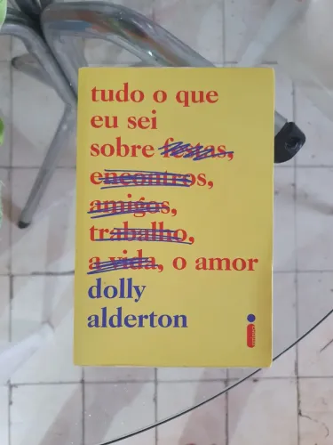 Livro ?tudo o que eu sei sobre o amor?