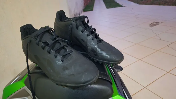 Chuteira Society da Adidas