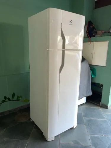 Geladeira Electrolux DC35A - 260 Litros - 220V