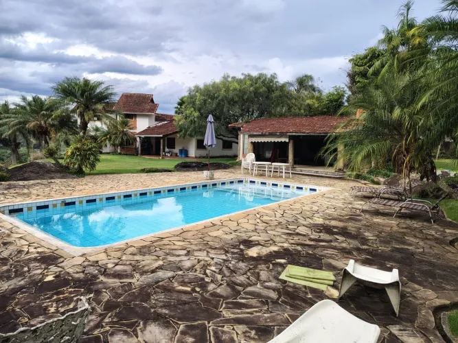 PEDRA BONITA 2800m2 CASA 04 QUARTOS  1 SUITE PISCINA ÁREA GOURMET POMAR