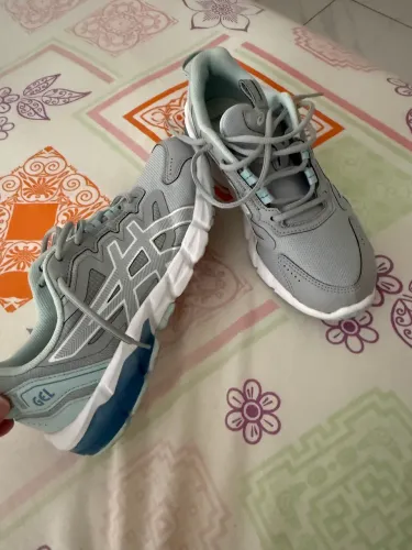 Vendo tênis asics novo novo