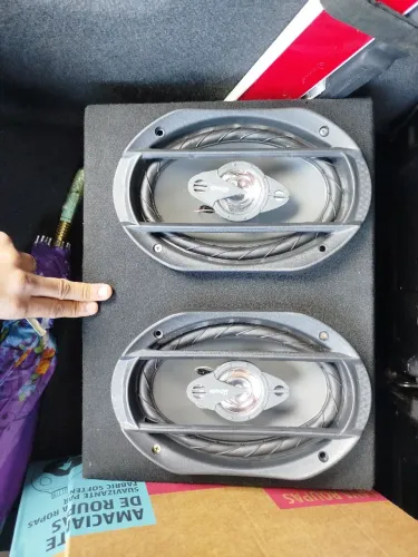 Caixa De Som, com Alto Falante 6x9, 70 RMS cada. Em Carpete Preto