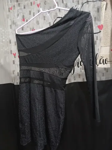 Vestido preto de festa da shein 75 reais