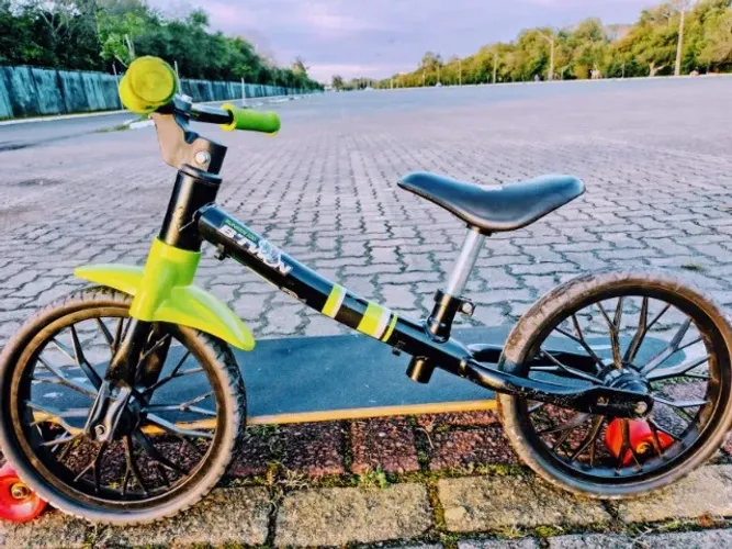 bicicleta de equilíbrio aro 12 da BMV (Runbike 100).