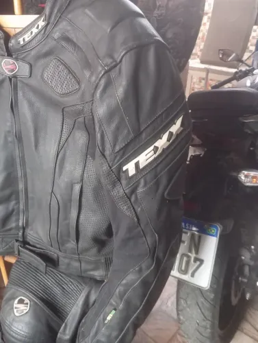 Conjunto Texx masculino couro Tam. XXXG . Perfeito estado ! Zíper tudo ok !