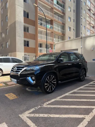 Toyota Hilux SW4 SRX 4X4 2.8 TDI 16V Dies. Aut. 2017