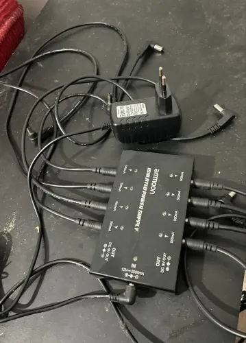 Fonte isolada para 8 pedais Ammoon