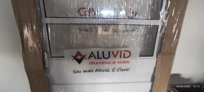 Porta de Alumínio com Basculante vidro liso Branca - Aluvid
