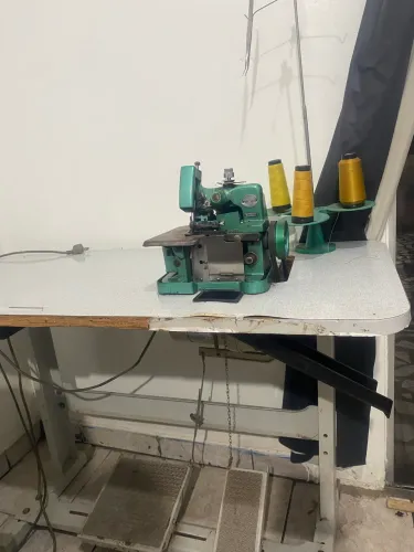 Máquina de costura overloque