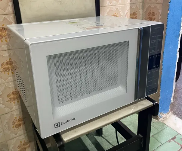 MICRO ONDAS ELETROLUX 23L NUNCA USADO- VITRINE 