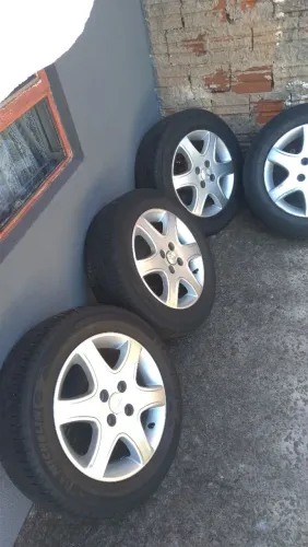 Rodas originais do Astra (acompanha pneus)