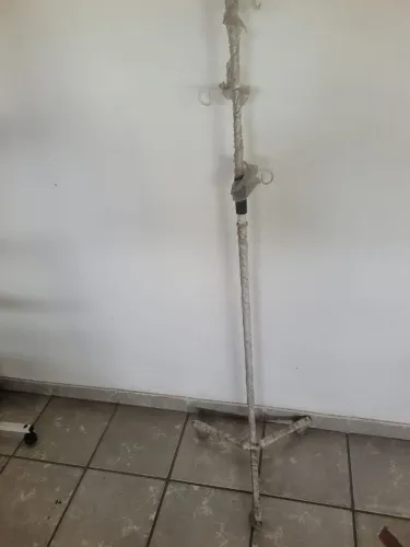 suporte para soro ou dieta enteral