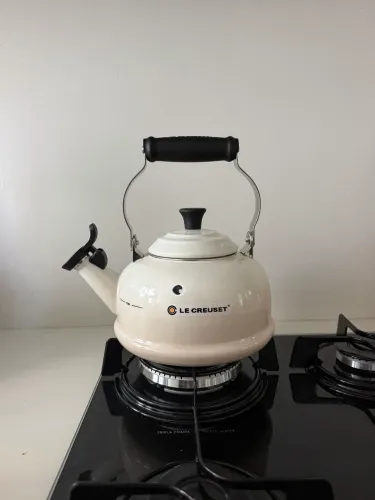 Chaleira Le Creuset Clássica Meringue