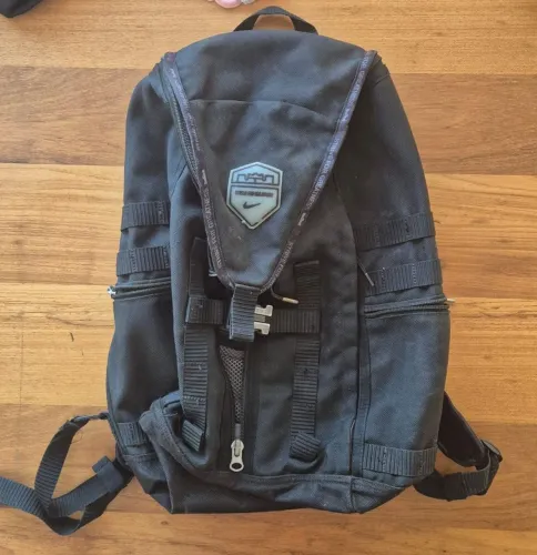 Mochila Nike LeBron James Strive For Greatness Preta