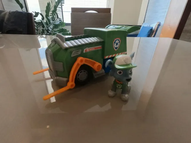 Patrulha Canina - Boneco e carrinho do Rocky