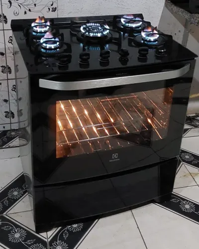 ÓTIMO FOGÃO ELECTROLUX 5 BOCAS COM ACENDIMENTO AUTOMÁTICO