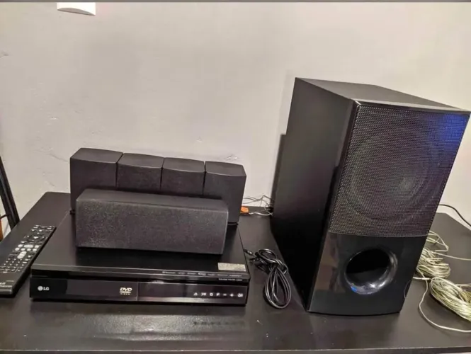 Vende se home theater zero zero zero bem conservado!!