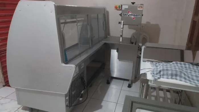 Leia a descrição: ,serra fita ,mesa de aço inox + balança. 