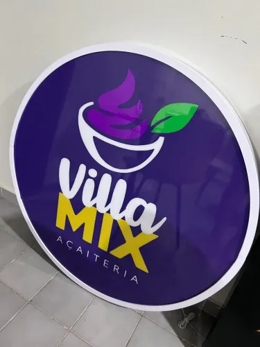 Placa em acrílico com iluminação interna