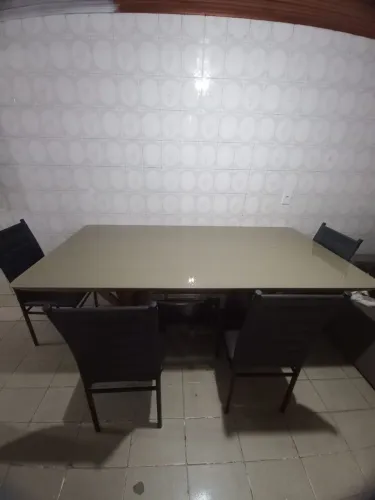 Mesa de jantar com 4 cadeiras