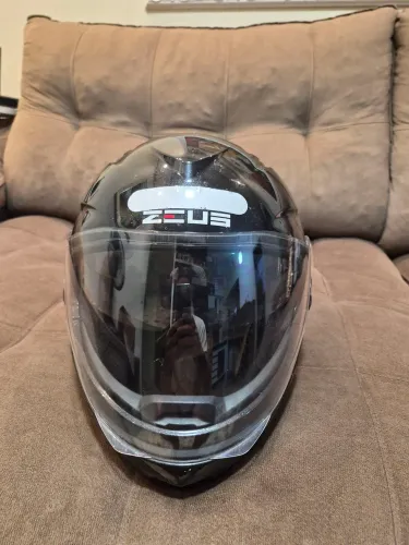 Capacete Zeus com viseira solar e queixeira removível