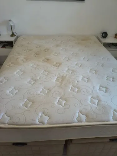 Cama Queen com Baú