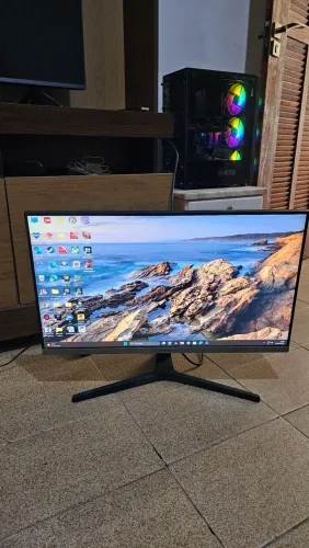 Monitor Samsung LED 28'' 4K UHD HDR10 60Hz 4MS HDMI DP Freesync IPS UR550 LU28R550UQLMZD