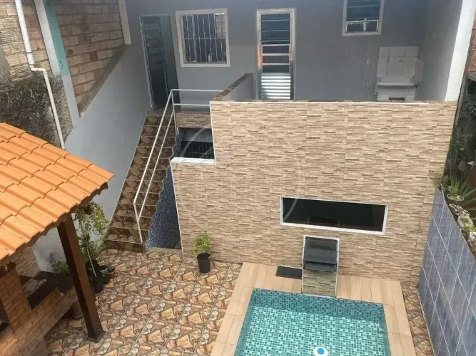 Sobrado para Locação com 4 Quartos, 2 Vagas e 125M² no Jardim Varginha