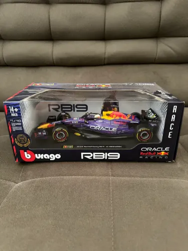 Miniatura bburago 1/18 RedBull RB19 Las Vegas