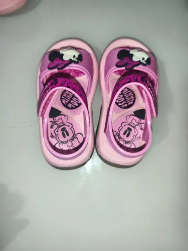 Sandália infantil.