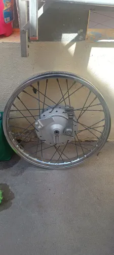Roda Dianteira Raiada Honda CG/Fan/Titan com Cubo de Freio a Tambor
