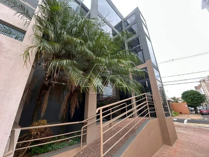 Sala comercial com recepção e 5 salas planejadas para locação no Bairro Boa Vista