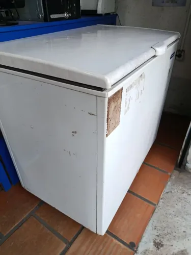 Frizer metalfrio 293 litros 220v