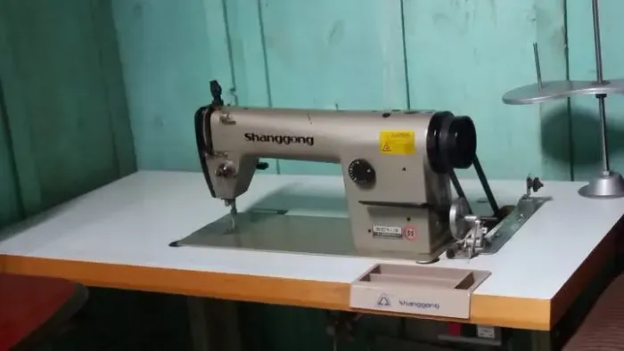 Vende se uma maquina de costura industrial reta