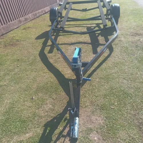 Reboque para barco e lancha