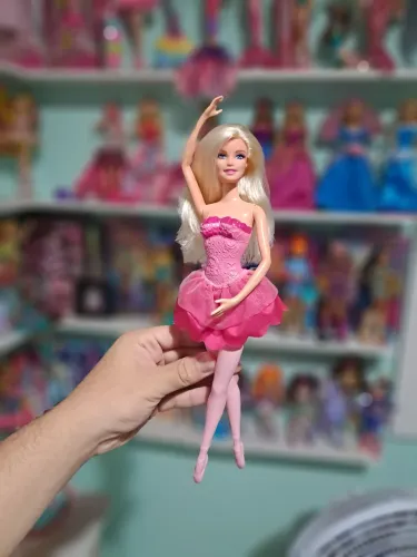 Boneca Cristin Barbie sapatilhas magicas