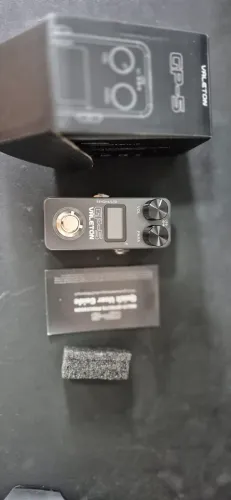 Vendo pedaleira Valeton GP-5 aceito troca por pedal de volume bom, ou board para pedais. 