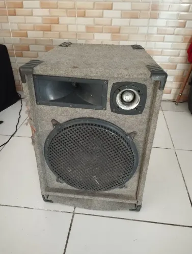 Vendo Uma Caixa De Som