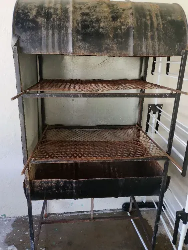 Churrasqueira grande pra assar galeto ou tilápia na brasa