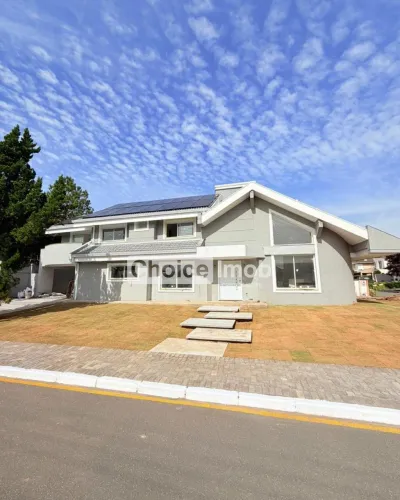 Casa em Condomínio alto padrão em Pinhais.