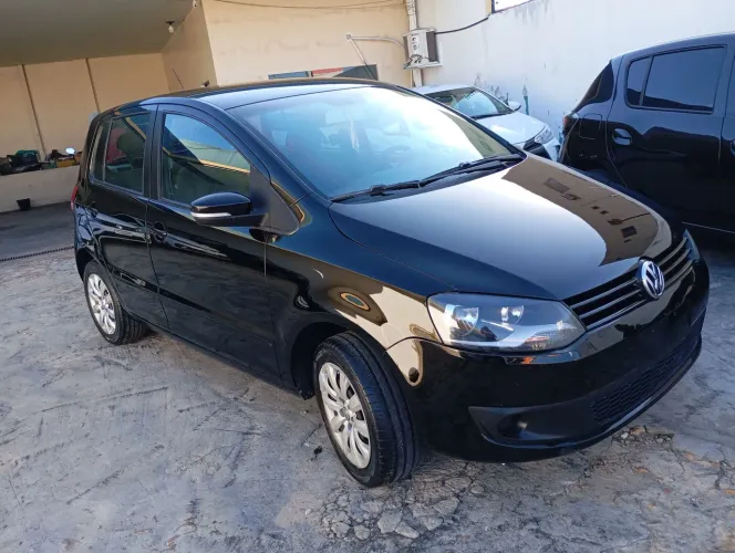Volkswagen Fox 1.0 MI Total Flex 8V 5P 2014