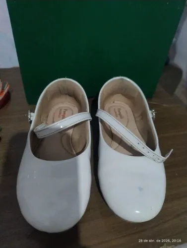 Sapatilha semi nova N°30