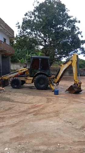 Retroescavadeira New Holland 4x4