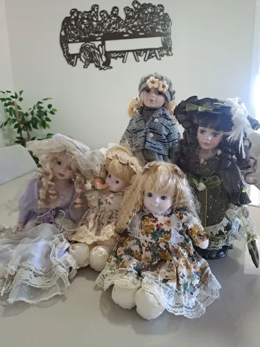Vendo cj 5 Bonecas de Porcelana