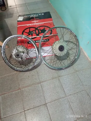 Vendo um par de roda pop110