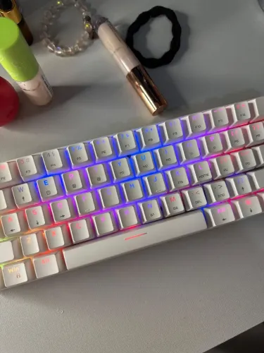 Teclado com brutufe